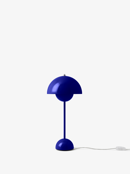 Flowerpot vp3 
Bordslampa koboltblå